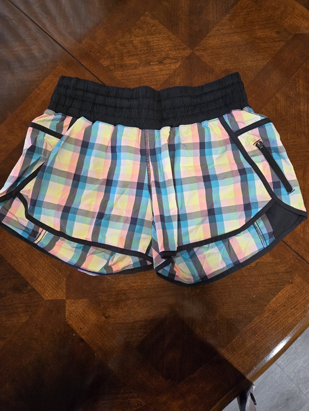 Lululemon Tracker Shorts. 4' Inseam Excellent Condion